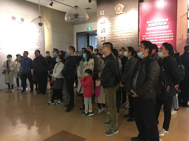 1603786896723_793724a3-626d-d39b-0944-e7517121f957.jpg 参观纪念馆_副本.jpg