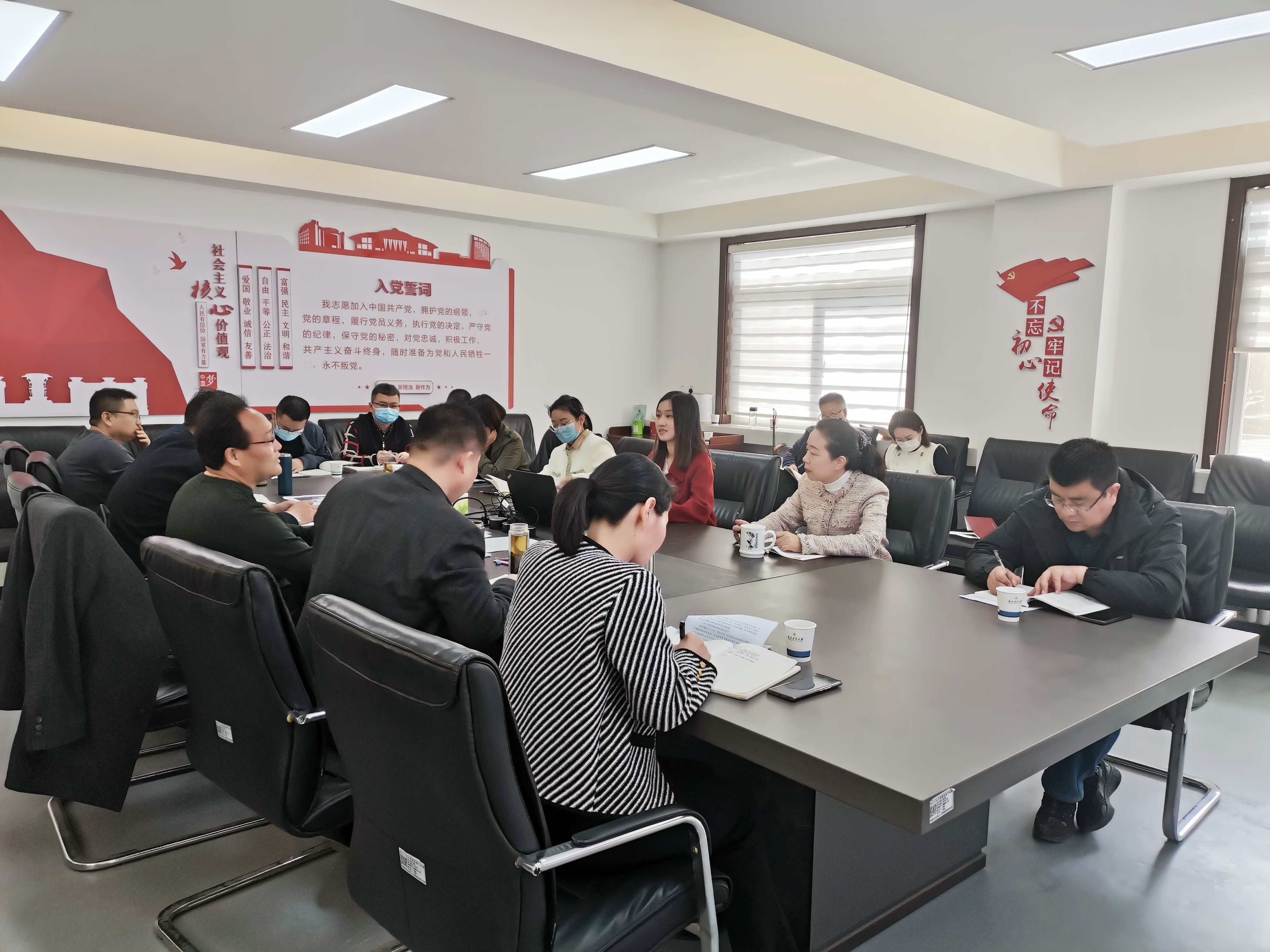 组织生活会3_副本.jpg 组织生活会3_副本.jpg